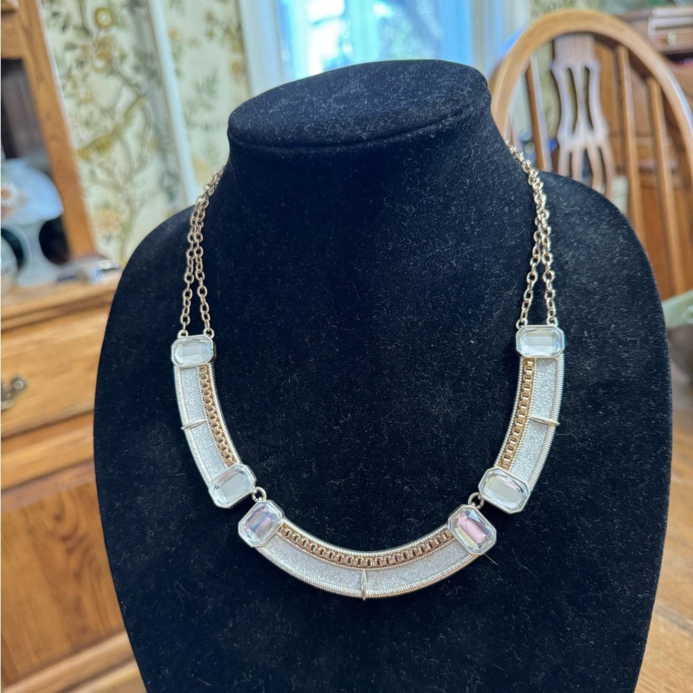 Avon Signature Collection Pretty As A Diamond Necklace